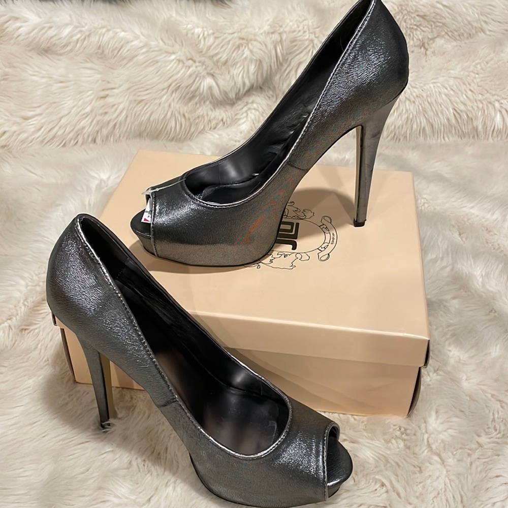 JLo pewter platform pumps